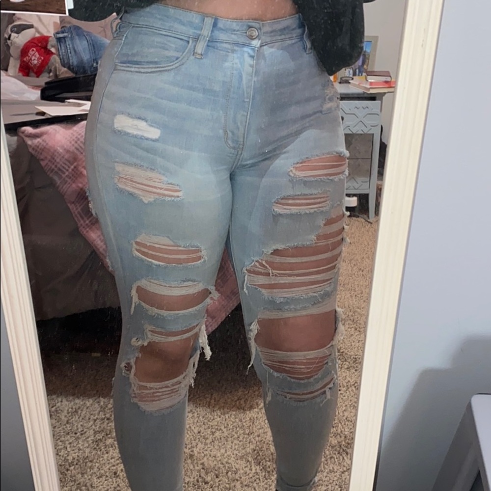 Light wash ripped American Eagle jeans